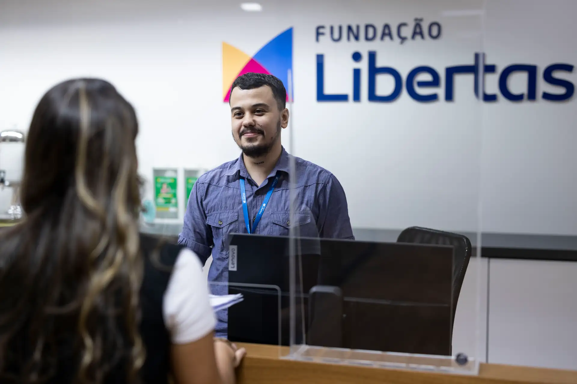 Pessoa lendo